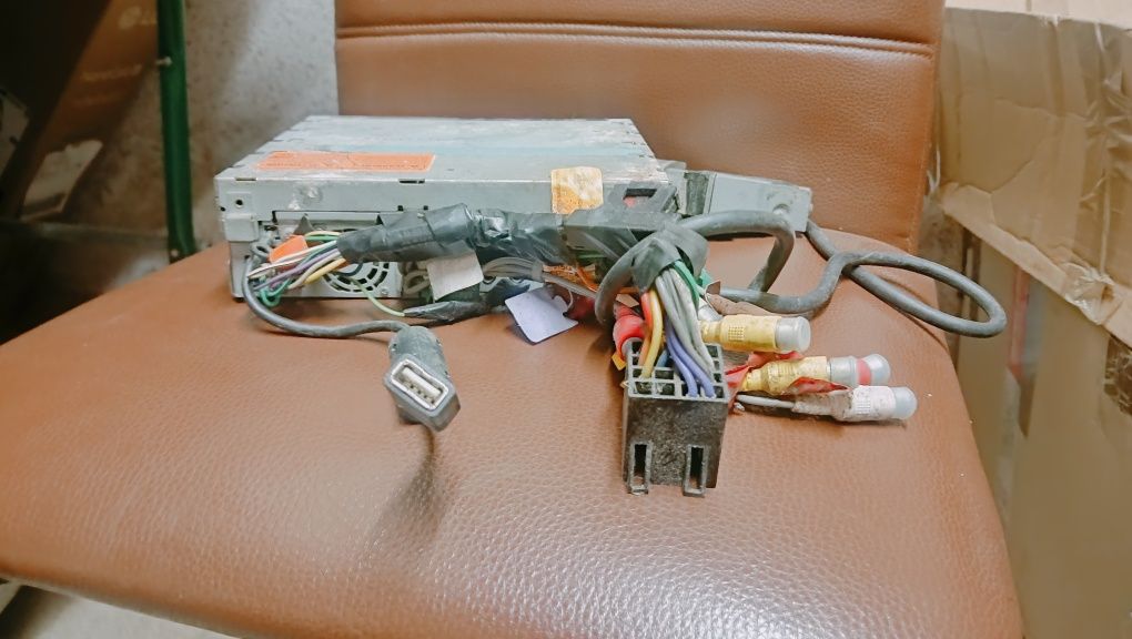 Sprzedam radio Pioneer z ekranem wysuwającym