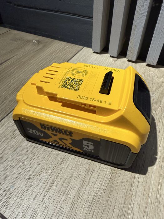 Акумулятор Dewalt DCB205 5Ah оригінальний