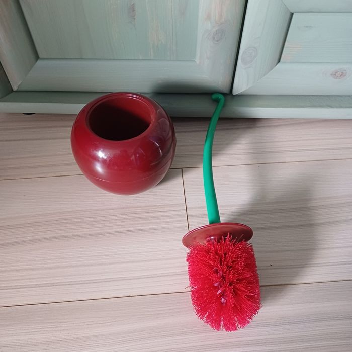 Szczotka w kształcie wiśni do wc