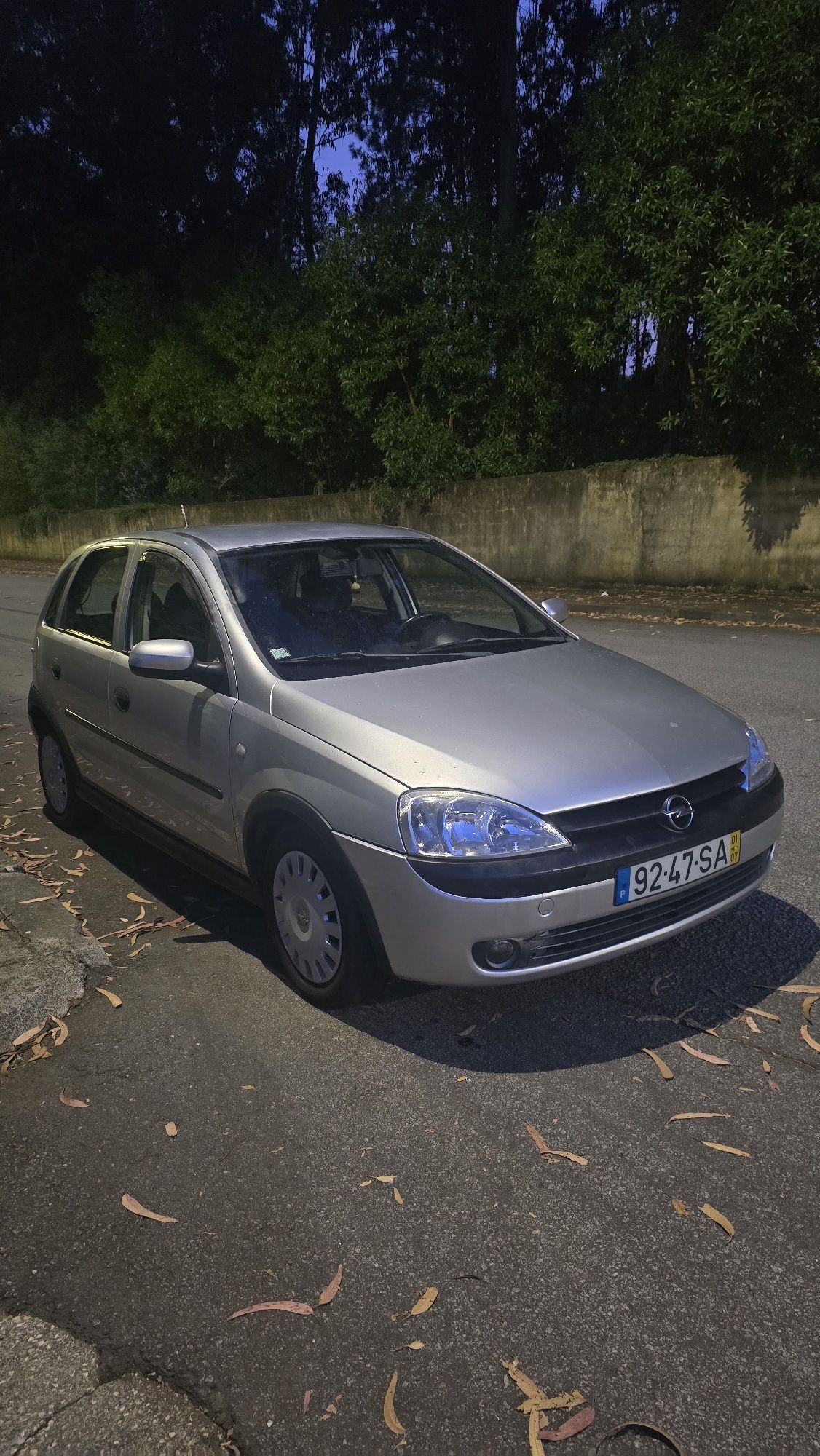 Opel Corsa 1.2 (2001) – Ideal para o Dia a Dia!