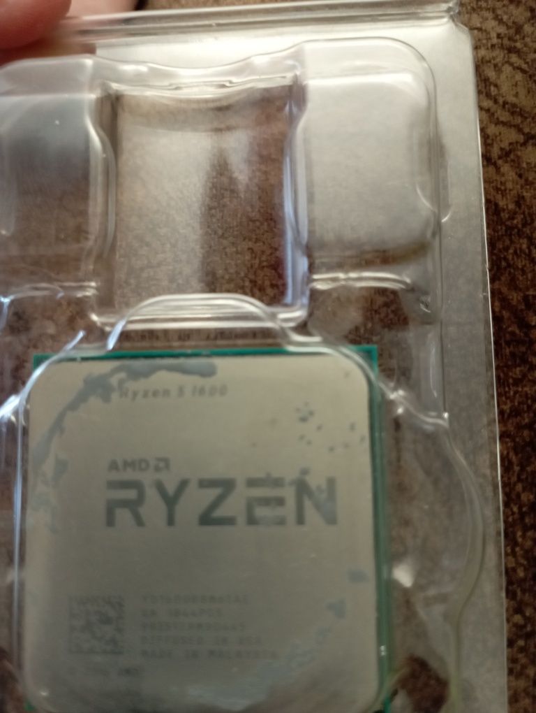 Продам процессор AMD Ryzen 5 1600