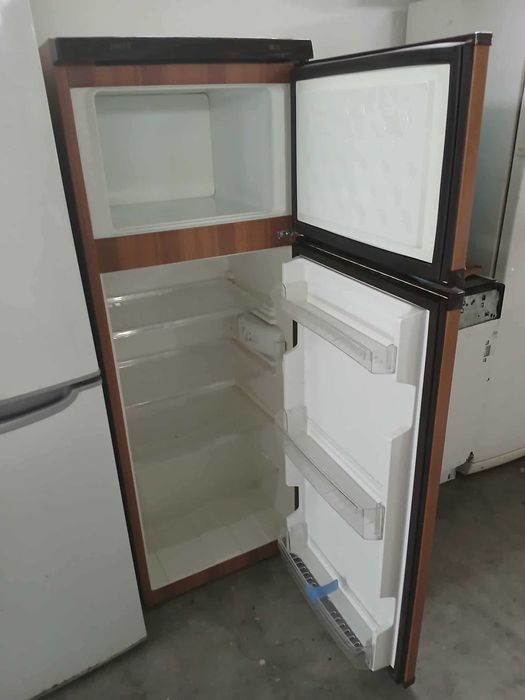 Frigirifico a funcionar na perfeição, 145cm x 55cm bom estado fisico
