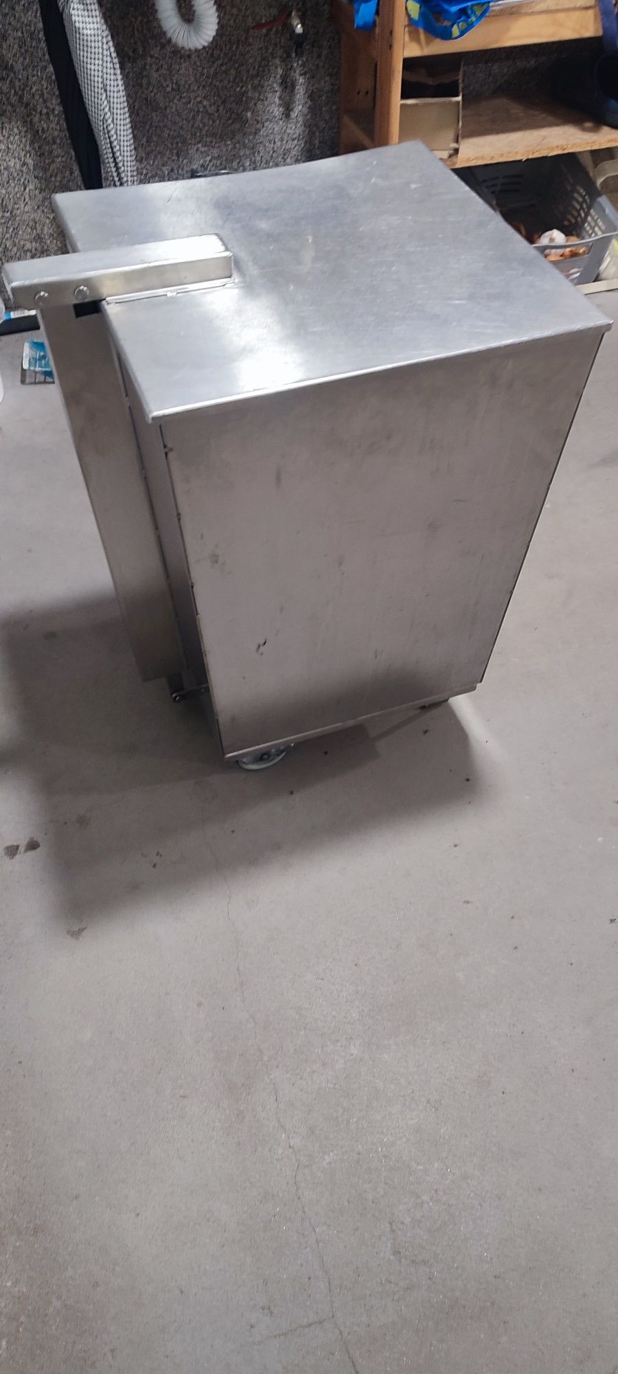 Metalowy pojemnik na kółkach nierdzewny kosz na śmieci