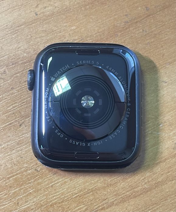 Смарт часы Apple Watch Series 5 44mm б/у