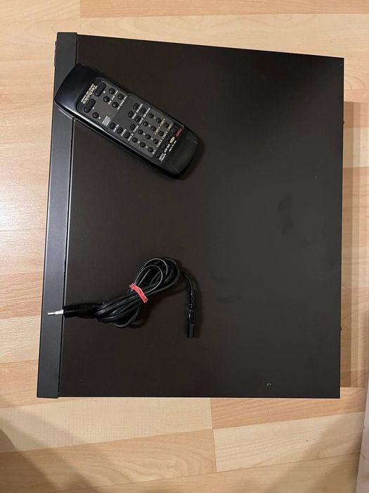 CD-програвач Technics SL PD687 на 5 компакт-дисків з Німеччини