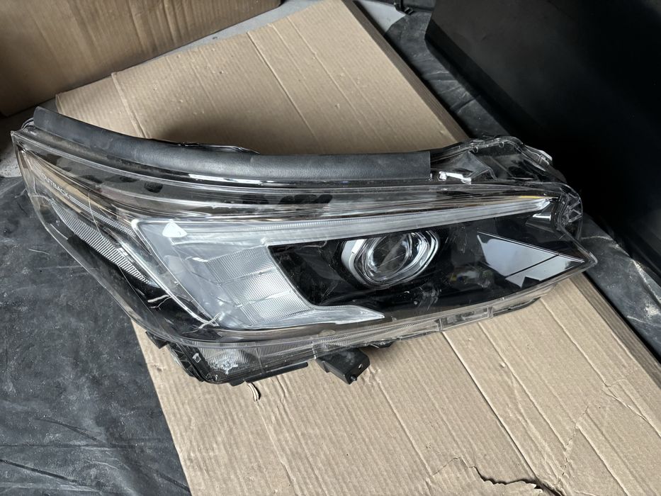 Subaru Legacy Outback 2019- фара правая