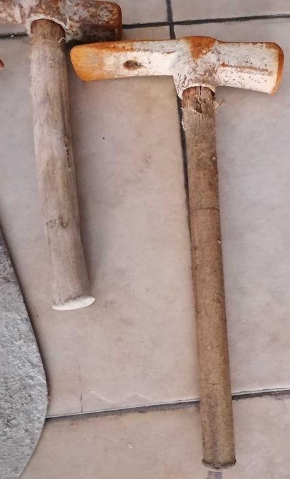 Martelos e colher de pedreiro, lote por 7€