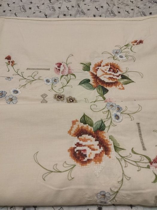 Новая скатерть с вышивкой