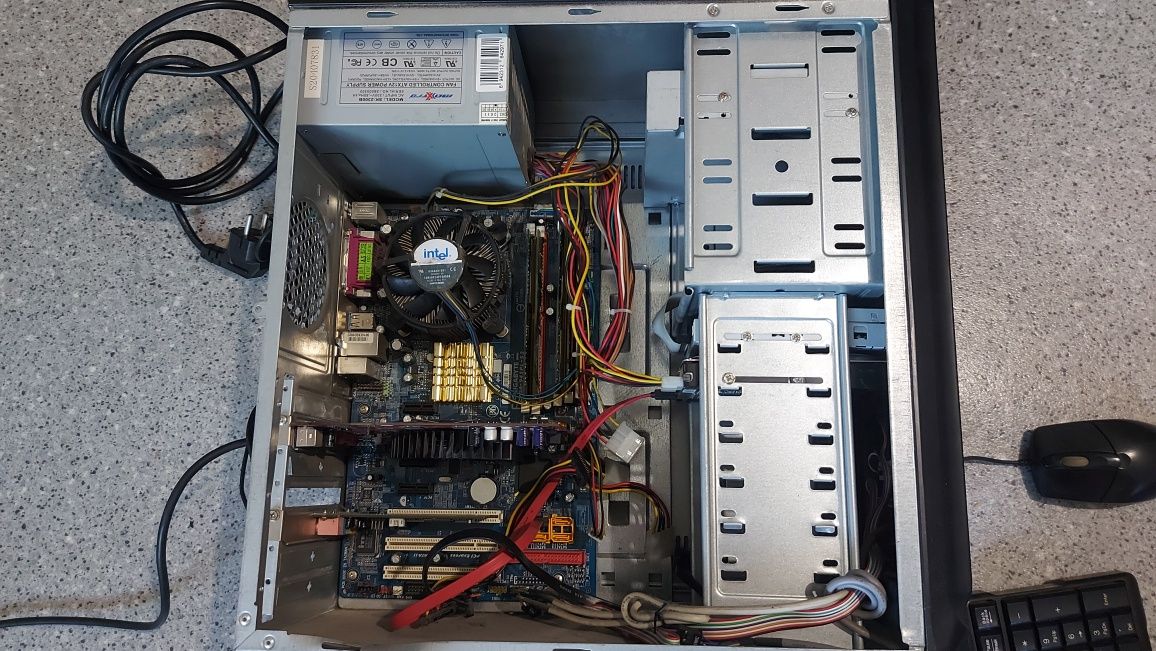 Компьютер Pentium Офисный старый +Монитор +клавиатура+мышь Рабочий
