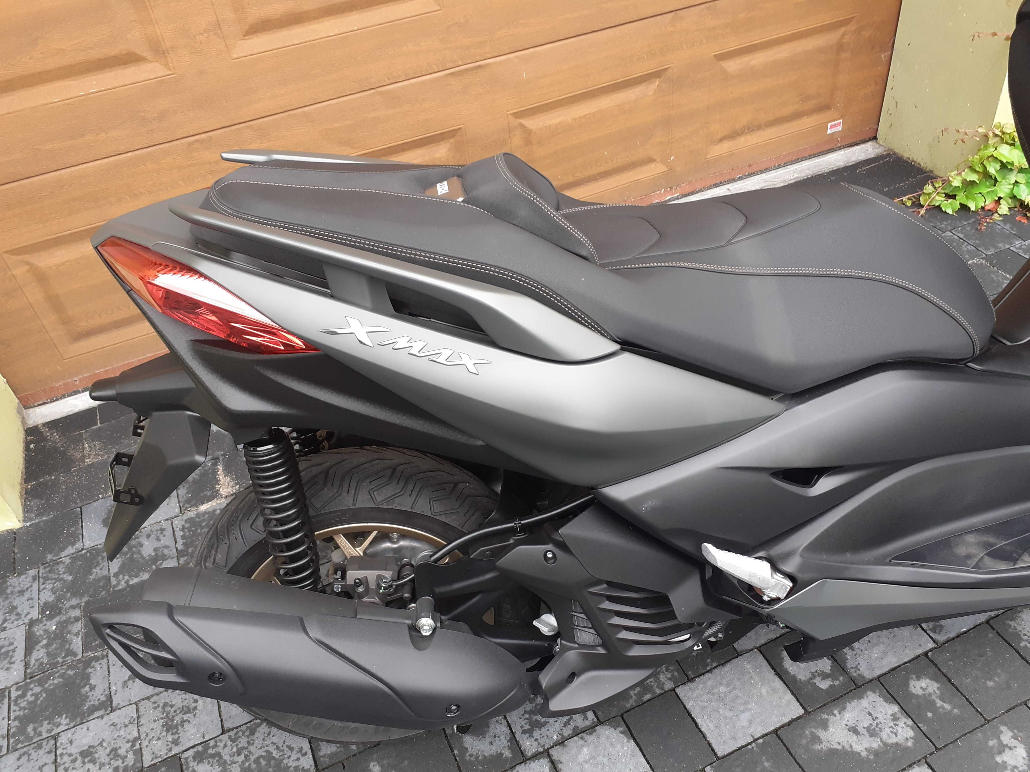 Xmax 125 z 2022 r. wersja Tech Max mały przebieg 871 km.