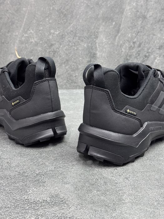 Чорні трекінгові термо кросівки Adidas Terrex AX4 Gore tex HP7395