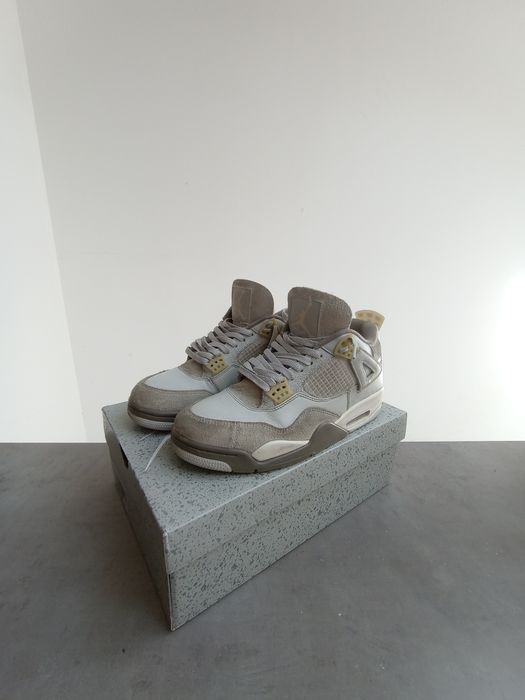 Buty Jordan 4 Photon Dust
W rozmiarze 44