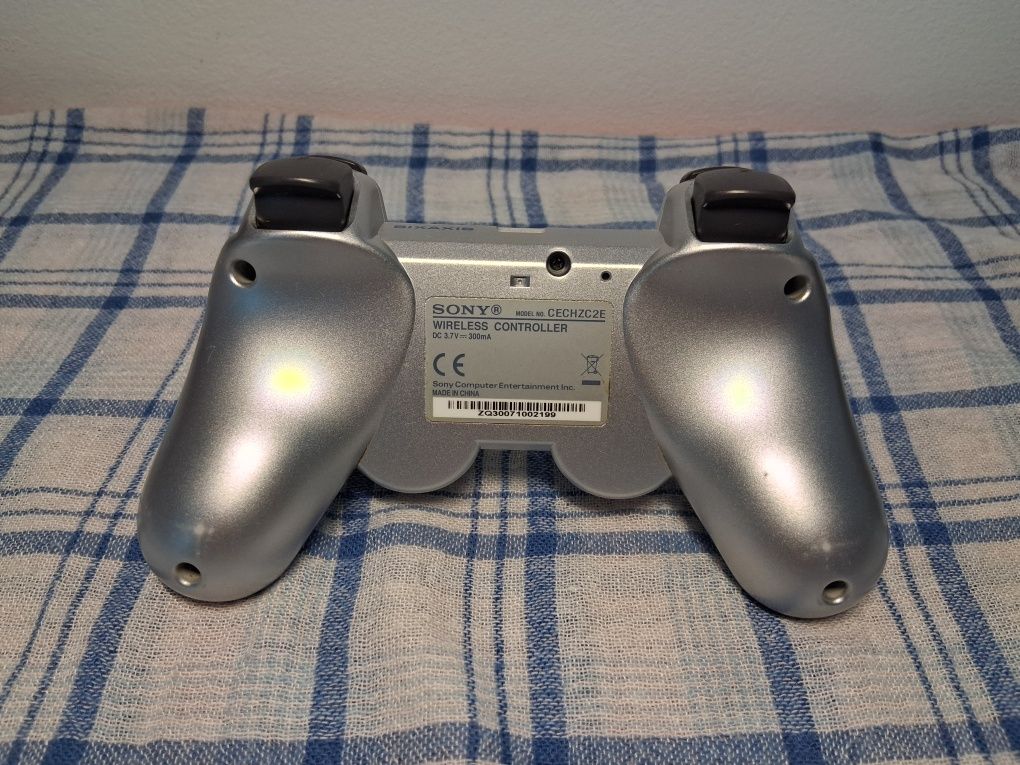 2 Comandos PS3 (Não estão a funcionar a 100%)