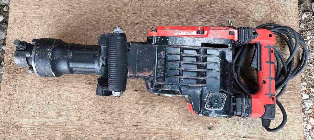 Відбійний молоток відбійник Yato YT-82002 у кейсі. Б/в.