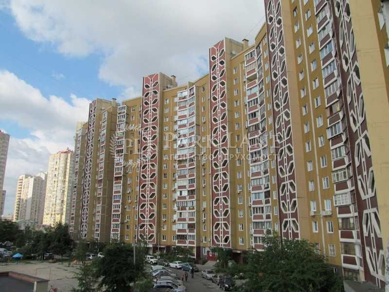 Продам 3 кімнтанту квартиру Ахматової 43 Осокорки River Mall