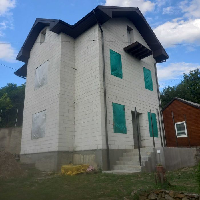 Продаж 2х пов будинок (накр. кообк) гаражЧернівці Садгора в.Виноградна