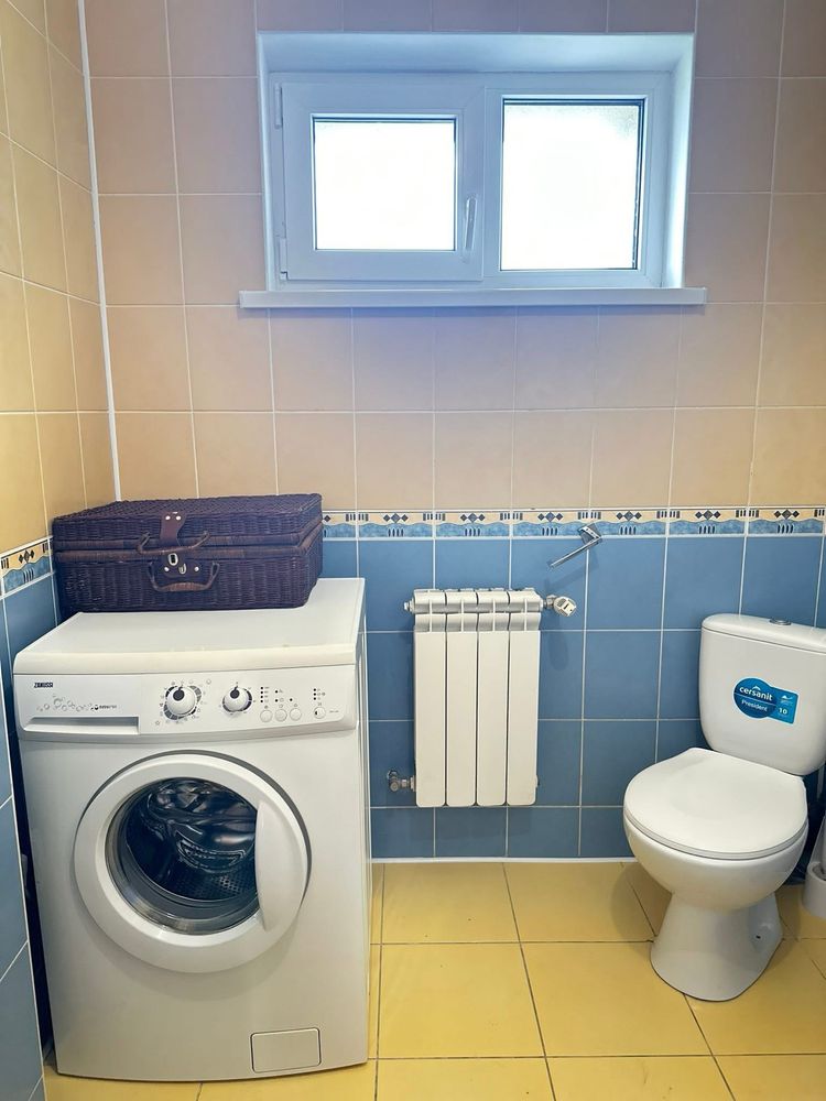 Оренда сімейного будинку біля міста — 300 м²