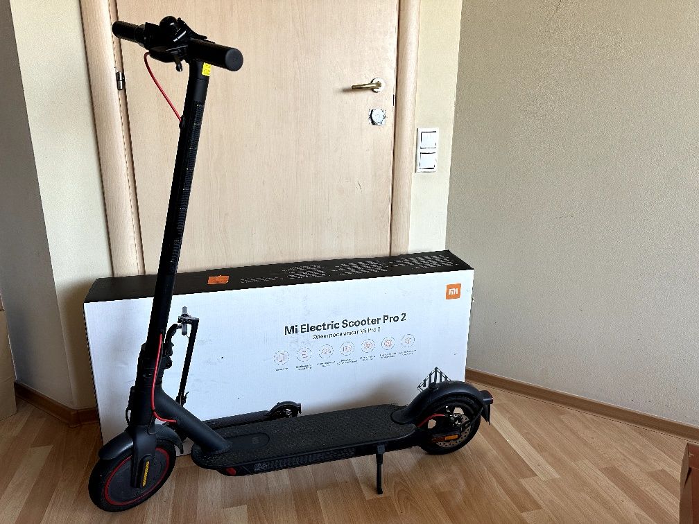 Продам самокат xiaomi mi electric scooter pro 2