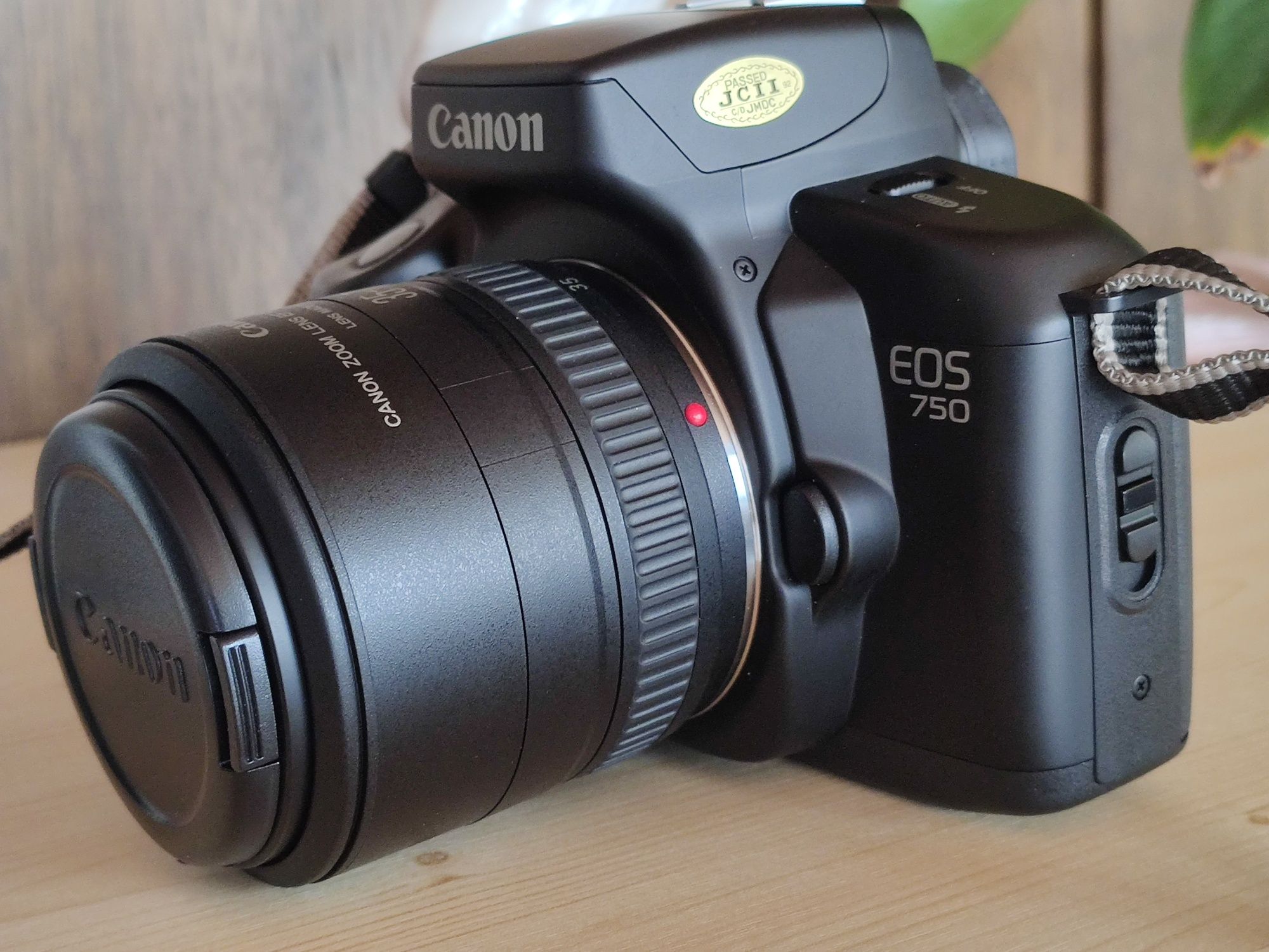 Пленочный Canon EOS 750