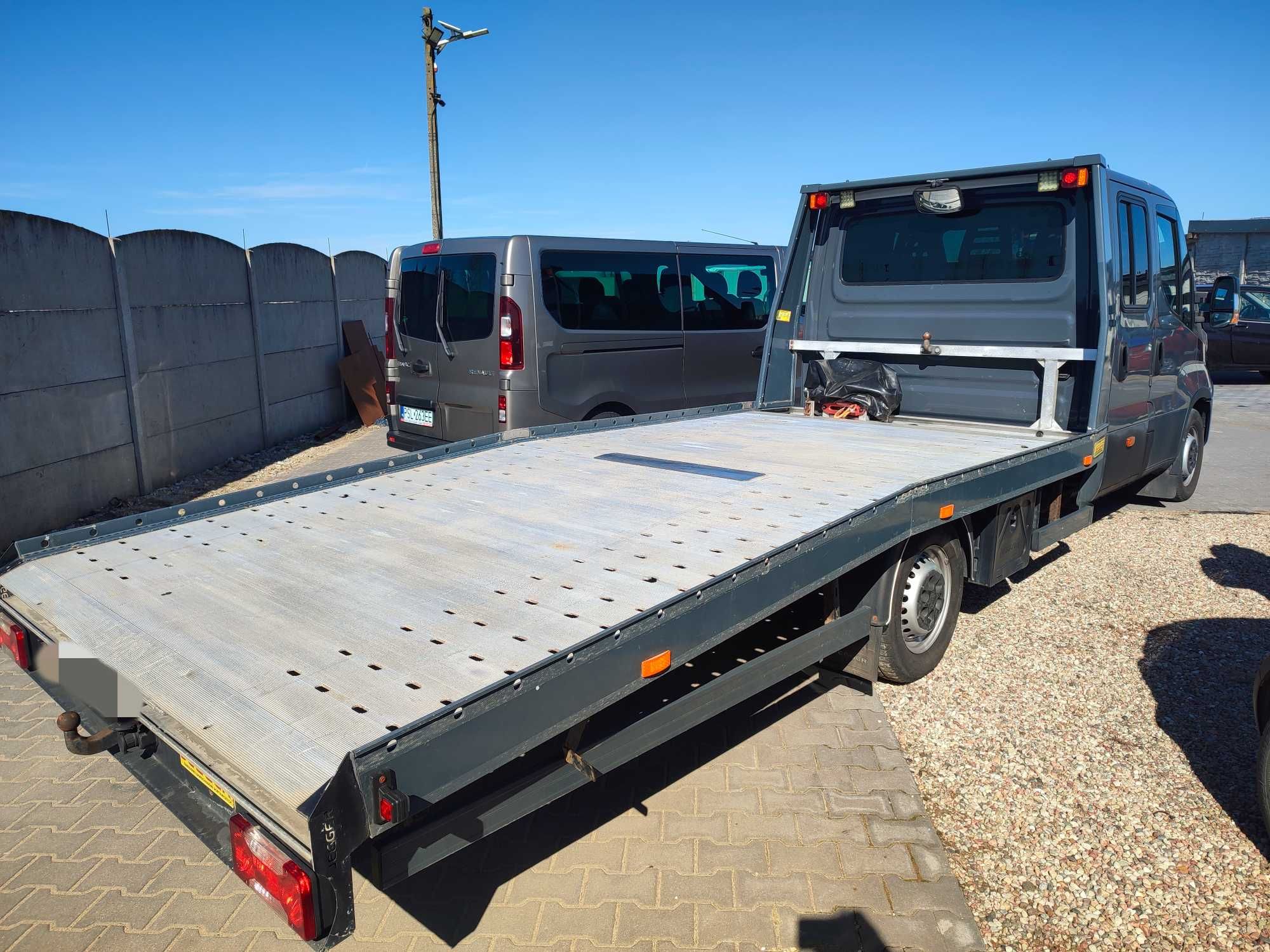 Wynajem bus 9 osobowy NOWY Renault Trafic Wypożyczalnia autolaweta