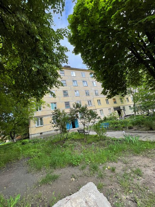 Продаж 2-кімнатної квартири з меблями та технікою