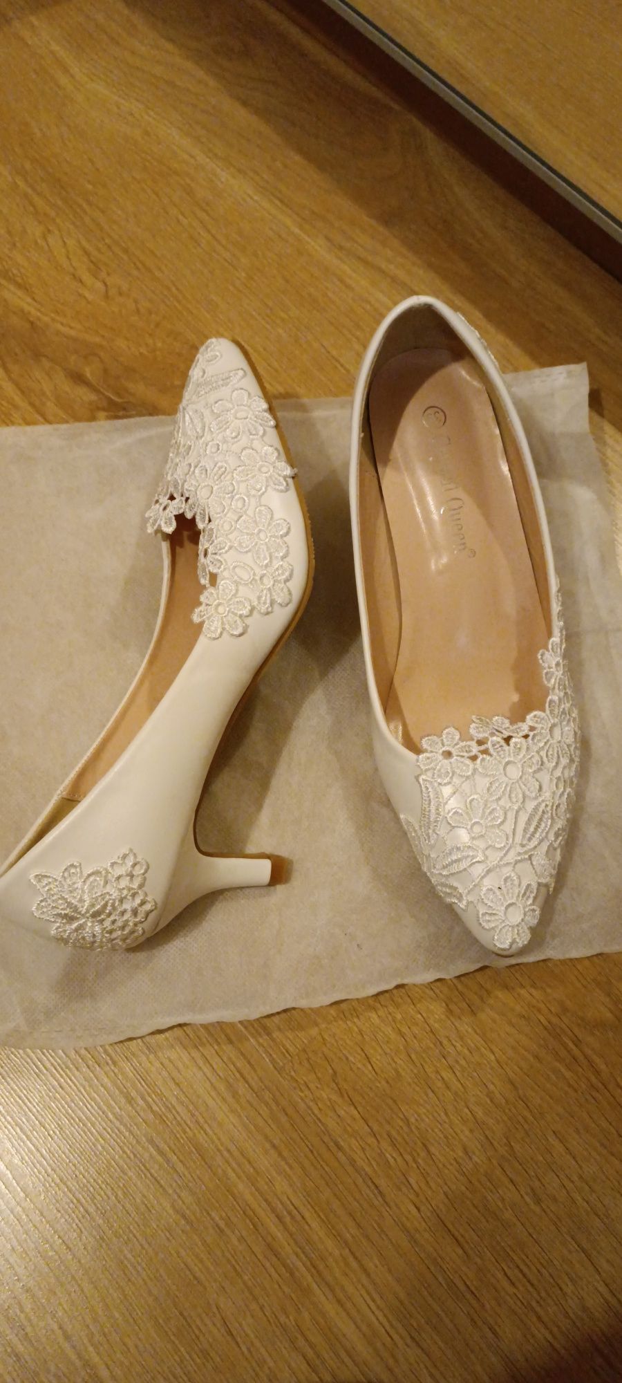 Buty Ślubne na obcasie czółenka Crystal Queen r.39 Koronka