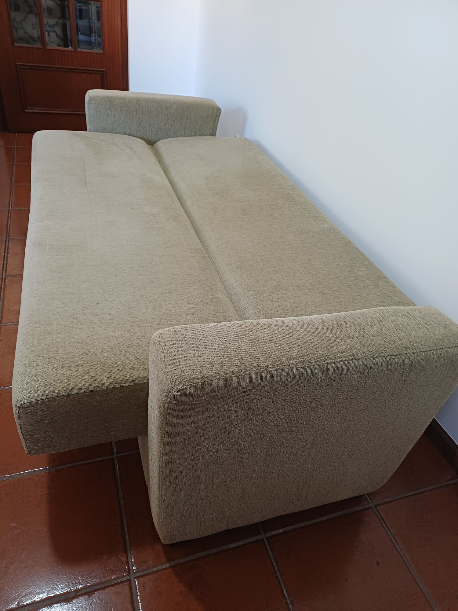 100 € Sofá cama usado em bom estado.