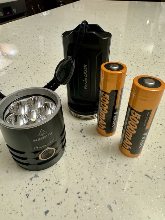 Fenix LR35R Ліхтар пошуковий!