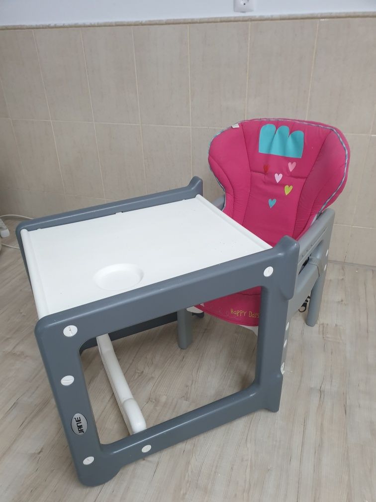 Mesa de refeição e brincadeira