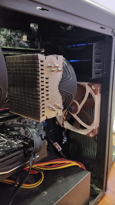 xeon  e5 2696 v2/rx470 8gb
Озу 8х8/64 gb

Вентилятори Noctua