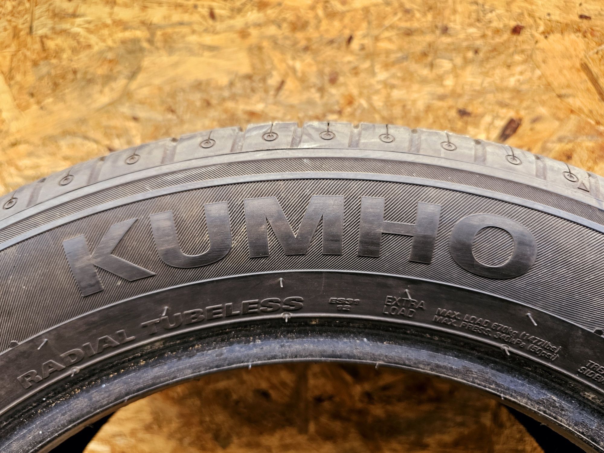 Idealne!!  7,5mm. 205/55 r16 Kumho Ecowing. 0218