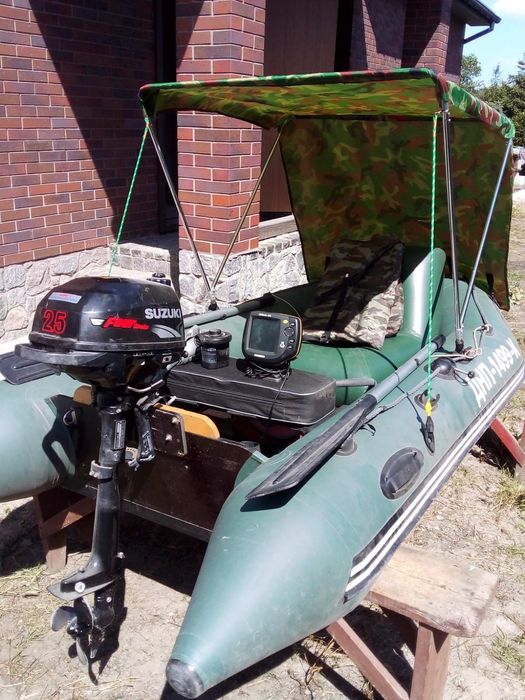 Резиновая  лодка  с мотором