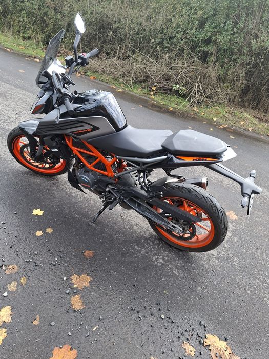 Sprzedam KTM duke 125 stan idealny +dwie kaska pokrywce i zamek