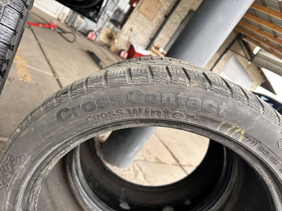 Пара зимових шин 275.40.R20