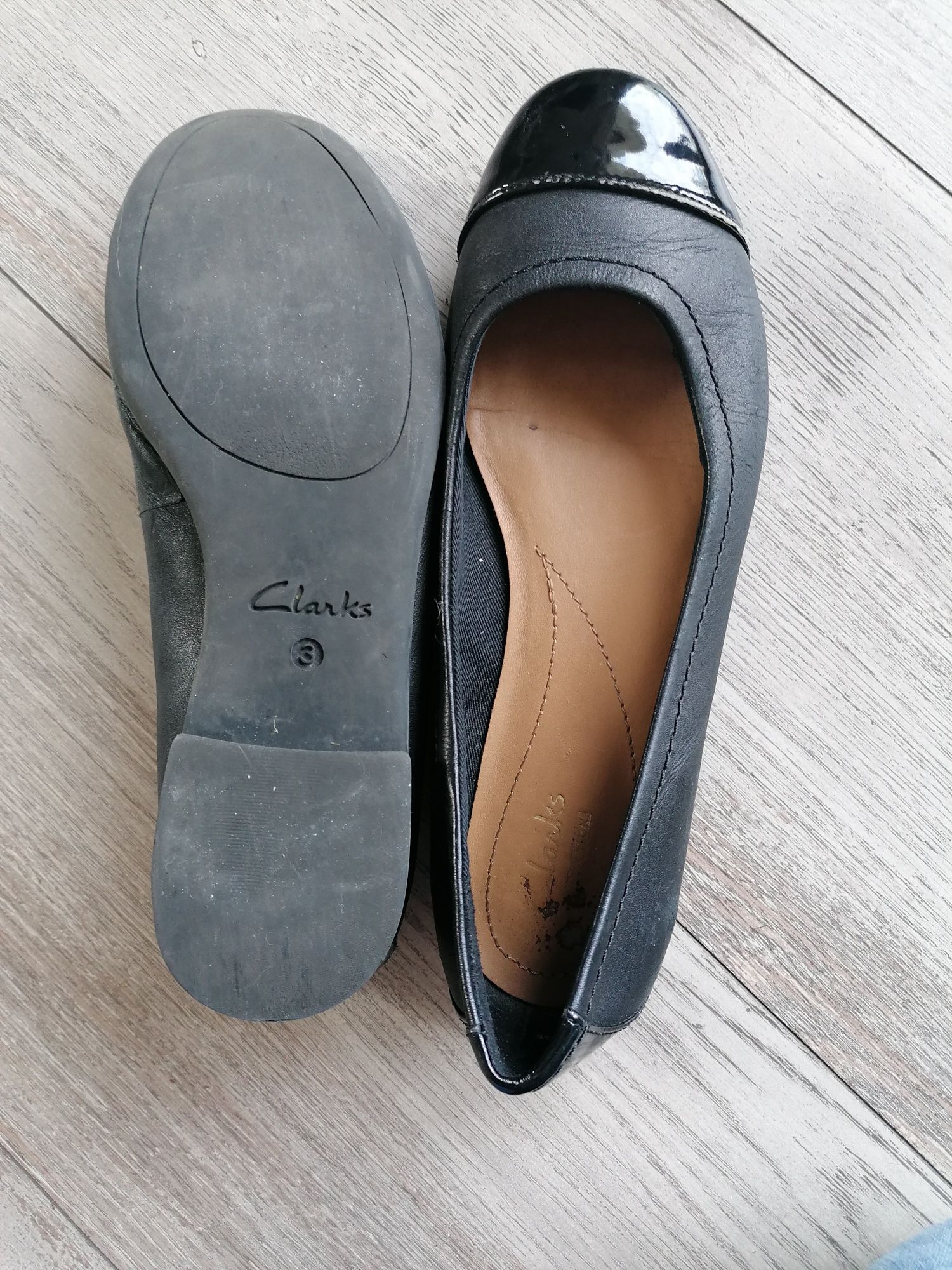 Czarne Półbuty baleriny Clarks skórzane