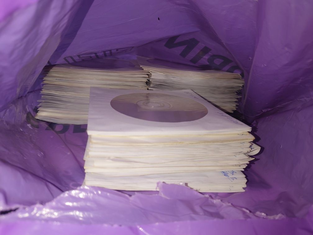 Диски DVD, CD із фільмами, іграми