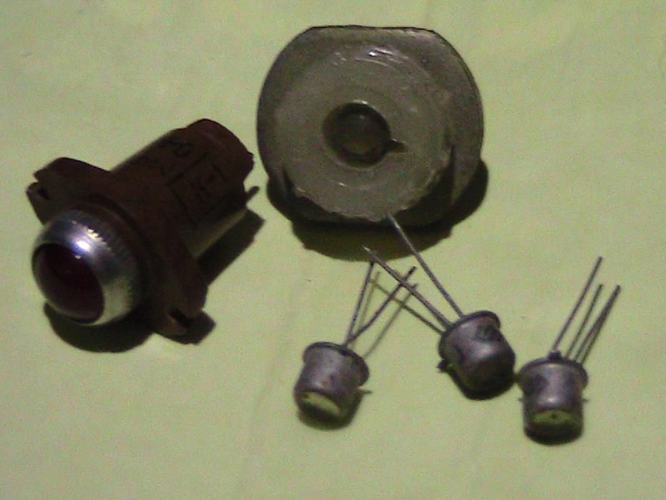 Светодиоды индикаторные зелёные красные Предохранители СССР