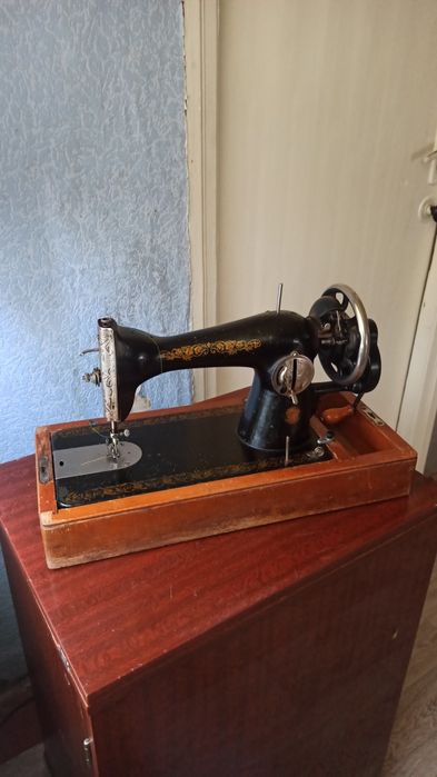 Швейна машинка настільна імені Калініна