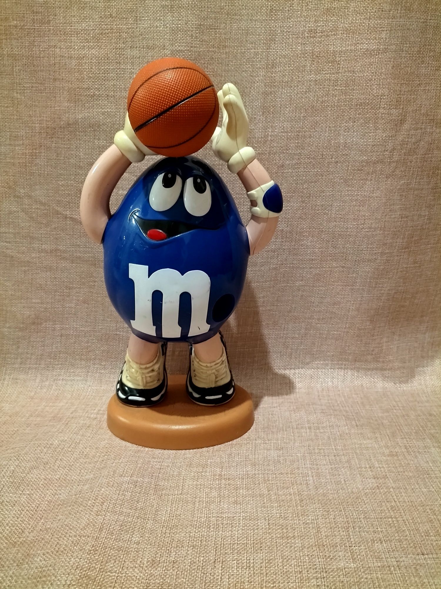 Podajnik do cukierków M&M's