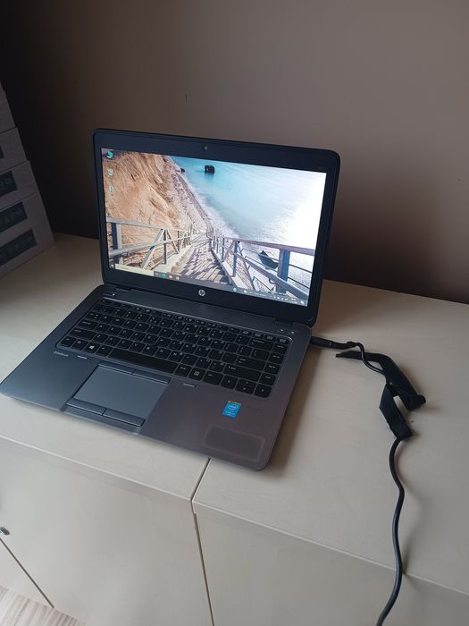 HP laptop 840 G2 16gb ram i5 SSD 256 Samsung elitebook