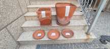 Vasos e pratos de barro