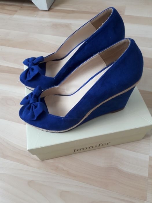 Nowe buty CCC na koturnie.