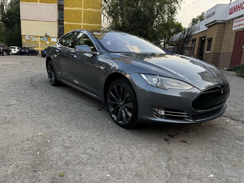 Tesla Model S 85 квт
