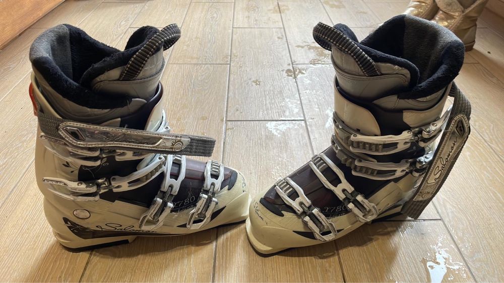 Лижні черевики ботінки