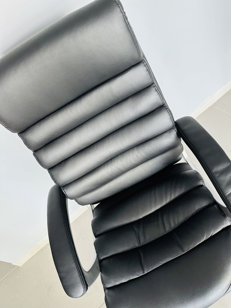 Krzesło (fotel) biurowe obrotowe