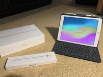 Ipad 6 generacji Wi-Fi 32GB Silver A1893 z klawiaturą i Apple Pencil