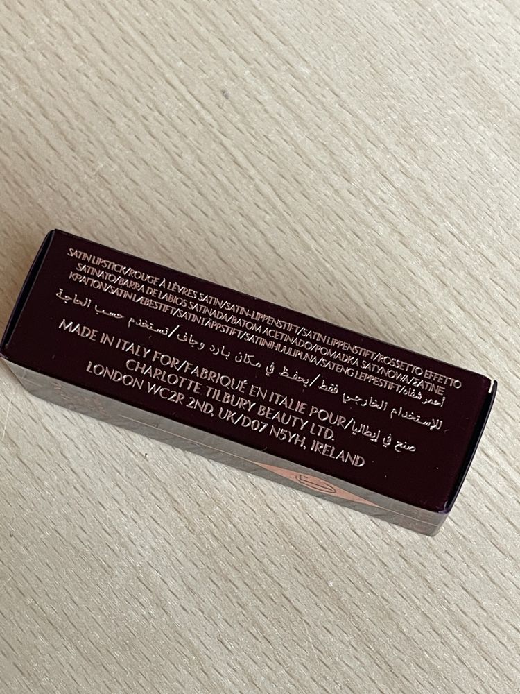 Szminka Charlotte Tilbury Kissing kolor Stoned Rose