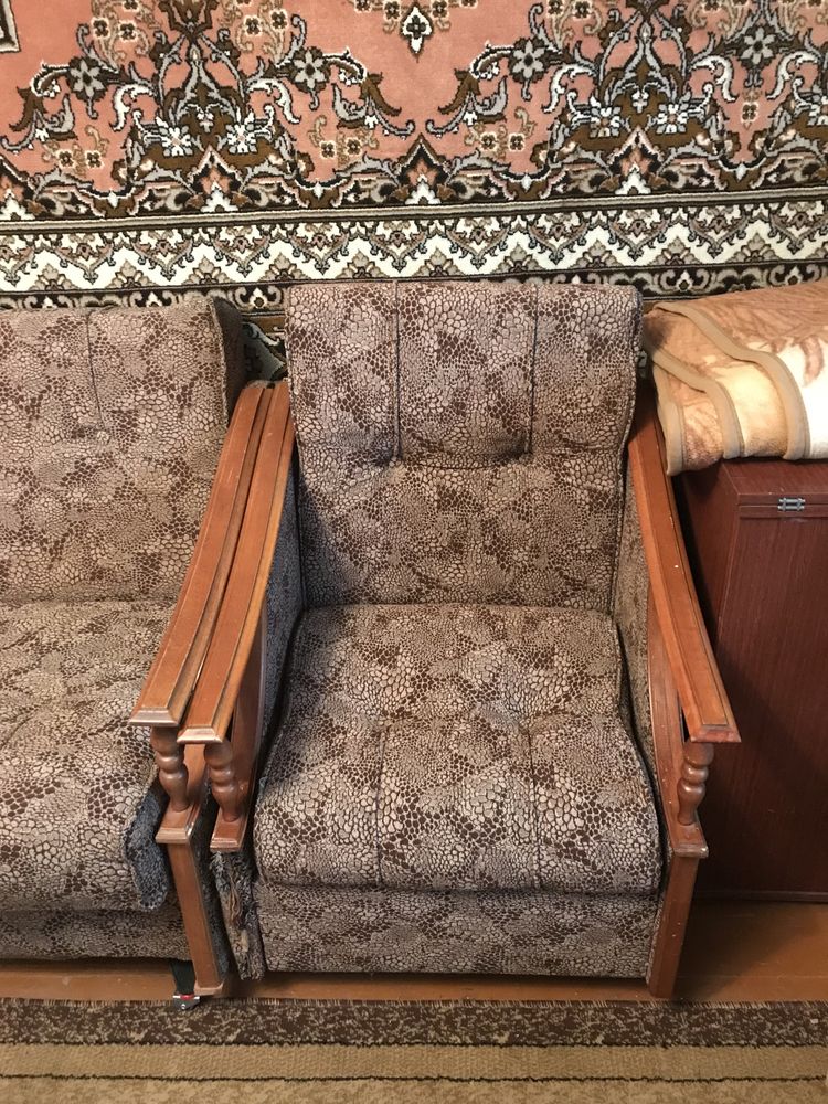 Диван та два крісла