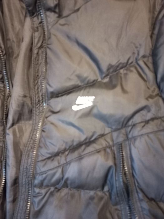 Продам чоловічу зимову куртку чорного кольору Nike