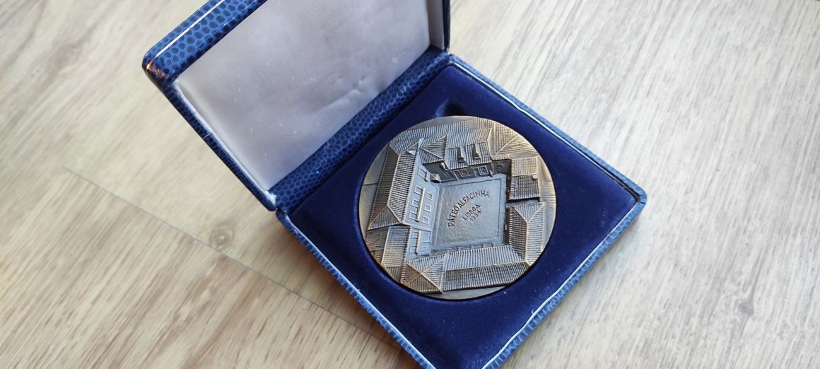 Medalha páteo alfacinha